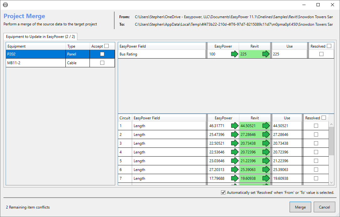 Se muestra el cuadro de diálogo Combinar proyecto. Se observa un resaltado en verde cuando existen discrepancias entre los valores de EasyPower y Revit.